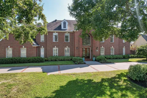 $3,500,000 | 10811 Briar Branch Drive, Hunters Creek Village, TX 77024
