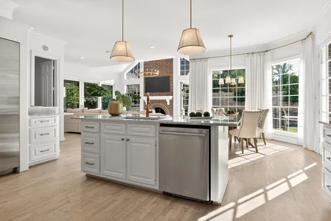 $3,500,000 | 10811 Briar Branch Drive, Hunters Creek Village, TX 77024