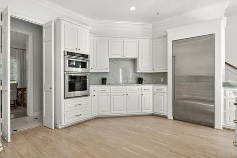 $3,500,000 | 10811 Briar Branch Drive, Hunters Creek Village, TX 77024