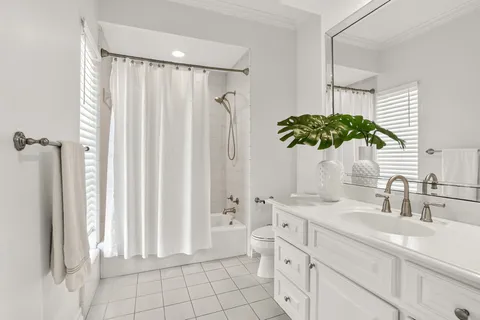 $3,500,000 | 10811 Briar Branch Drive, Hunters Creek Village, TX 77024