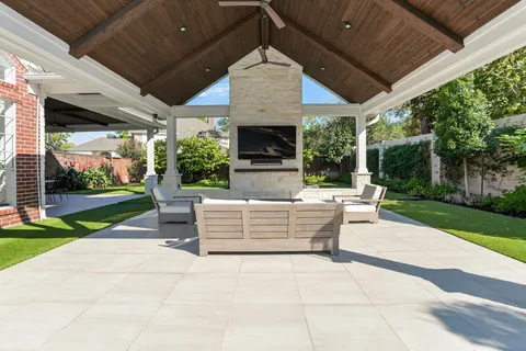 $3,500,000 | 10811 Briar Branch Drive, Hunters Creek Village, TX 77024