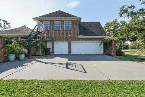 $3,500,000 | 10811 Briar Branch Drive, Hunters Creek Village, TX 77024