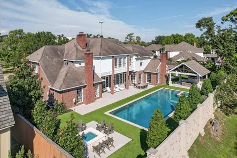 $3,500,000 | 10811 Briar Branch Drive, Hunters Creek Village, TX 77024