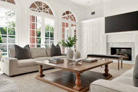 $3,500,000 | 10811 Briar Branch Drive, Hunters Creek Village, TX 77024