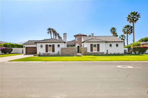 a view of a large pool with plants and large trees