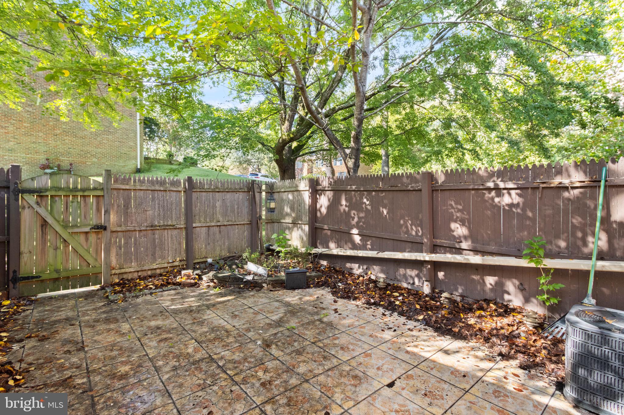 8519 Westover Court, Unit 763 Springfield, VA 22152 - Photo 29 of 36 a view of a backyard