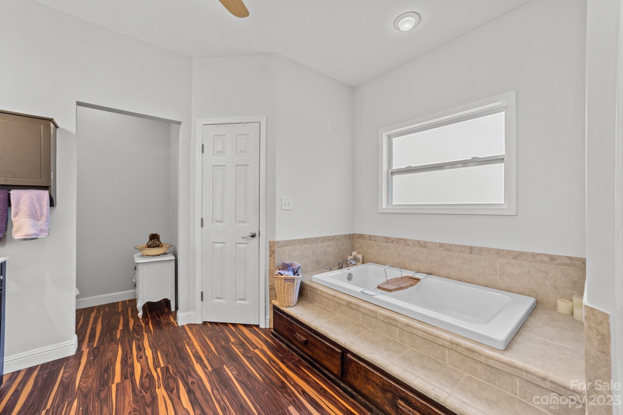 105 Vista Drive Davidson, NC 28036 - Photo 20 of 29 a bathroom with a sink and a window