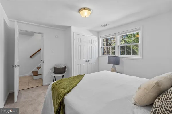 $560,000 | 2402 Windbreak Drive, Alexandria, VA 22306