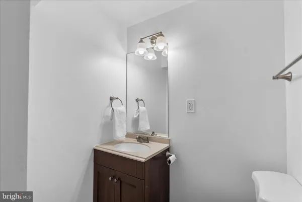 $560,000 | 2402 Windbreak Drive, Alexandria, VA 22306