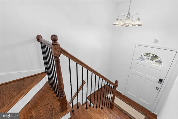 $560,000 | 2402 Windbreak Drive, Alexandria, VA 22306