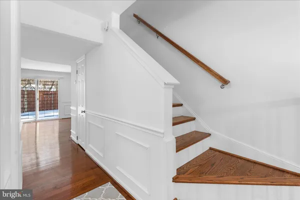 $560,000 | 2402 Windbreak Drive, Alexandria, VA 22306