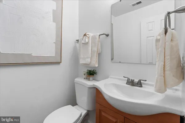 $560,000 | 2402 Windbreak Drive, Alexandria, VA 22306