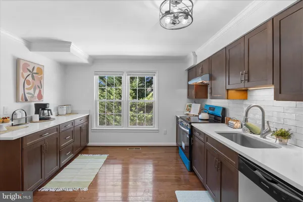 $560,000 | 2402 Windbreak Drive, Alexandria, VA 22306