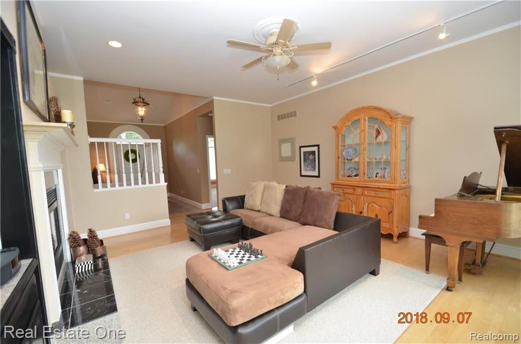 430 West Drahner Road Oxford, MI 48371 - Photo 8 of 43 Gallery Image 8