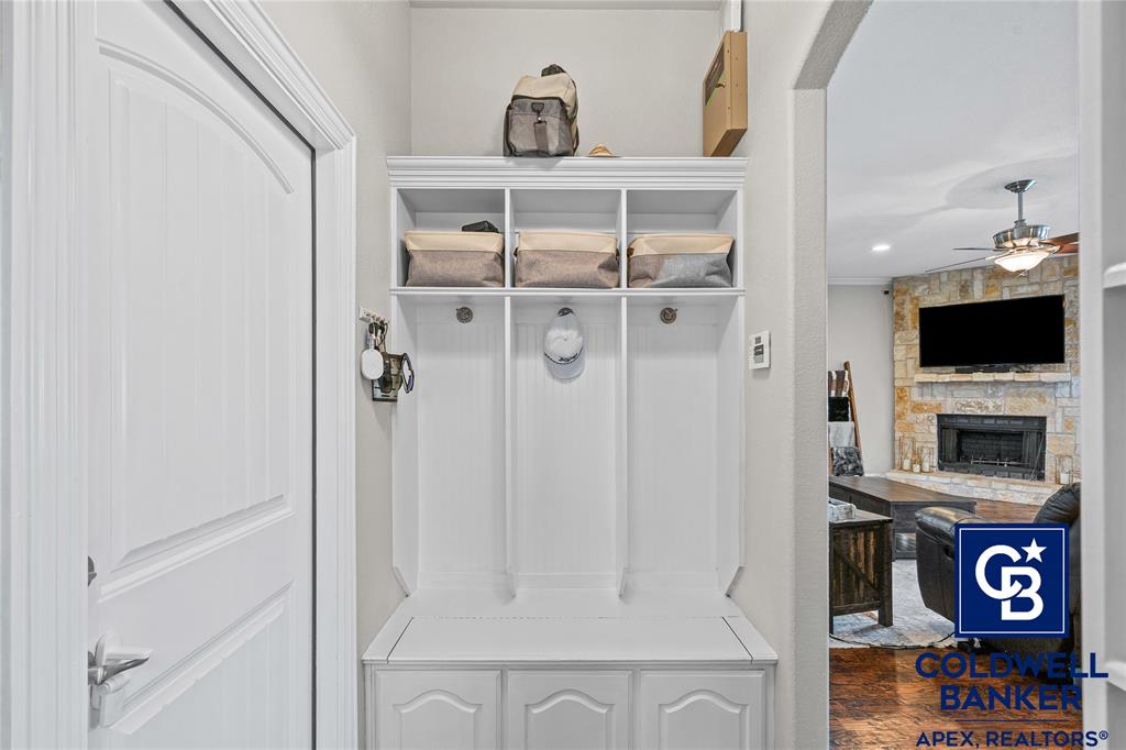 1316 Prairie Point Rhome, TX 76078 - Photo 20 of 30 a view of walk in closet