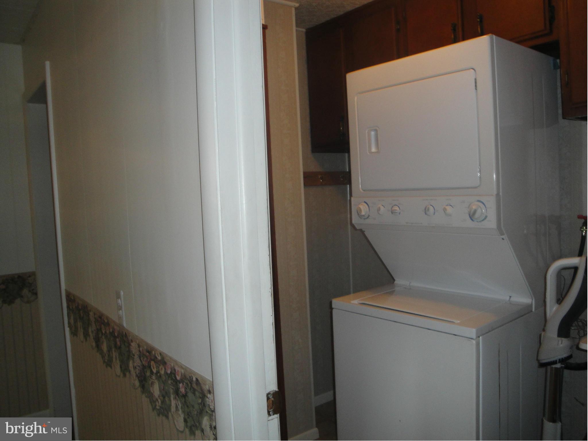 903 Bengies Road Baltimore, MD 21220 - Photo 7 of 18 a utility room with dryer and washer