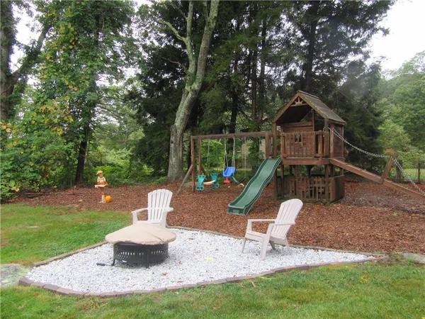 $1,800 | 5443 Post Road, Unit 3, Charlestown, RI 02813