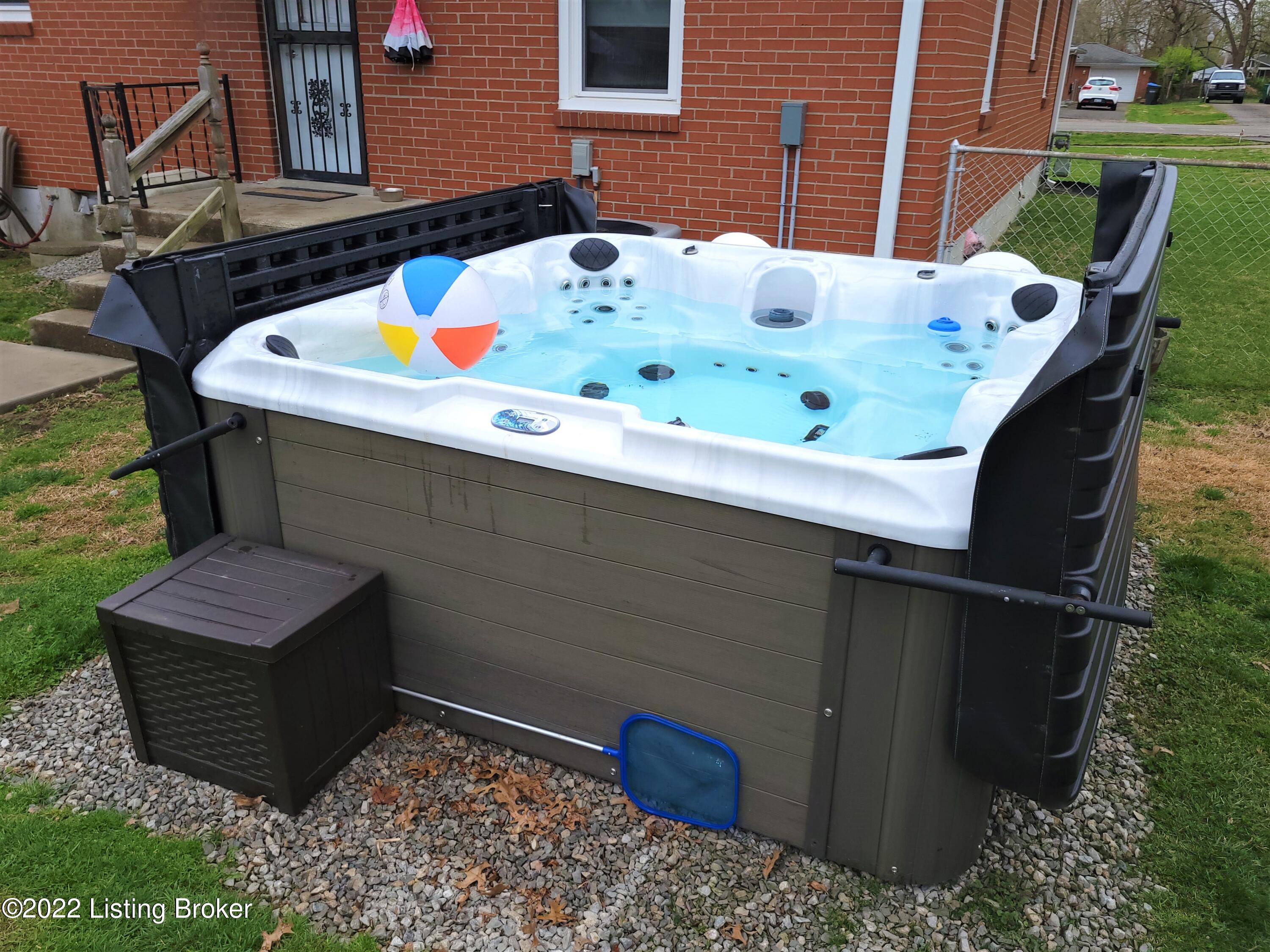 4907 Maryman Road Louisville, KY 40258 - Photo 8 of 42 Large enough for friends!