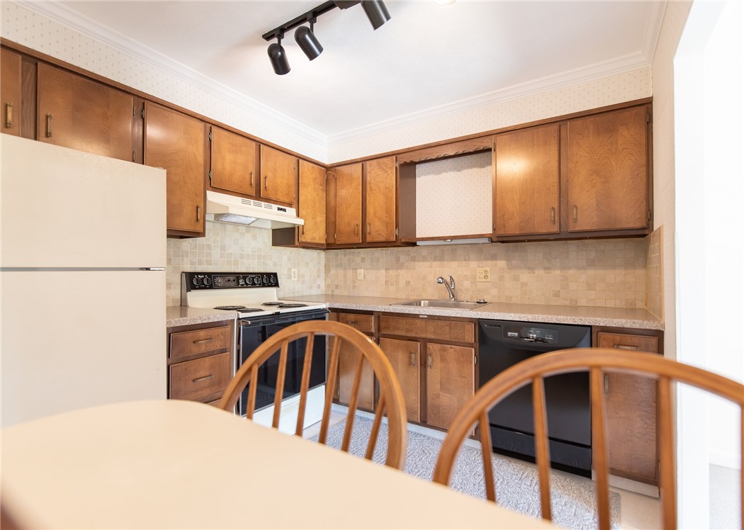 196 Old River Road, Unit 5B EAST Lincoln, RI 02865 - Photo 3 of 25 Gallery Image 3