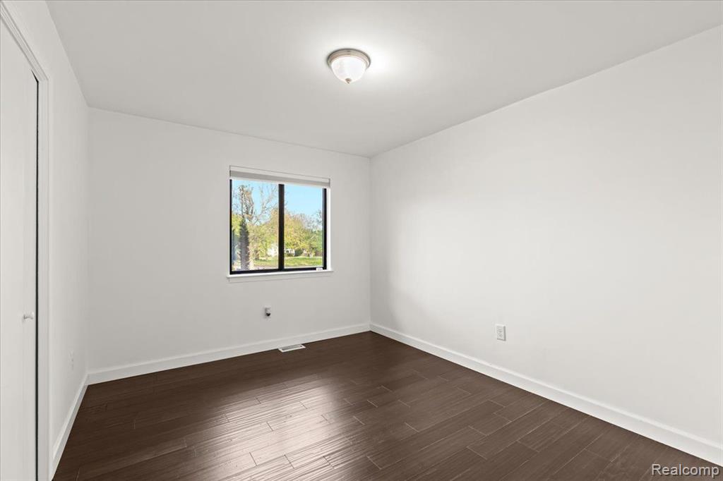 20937 Halsted Road Farmington Hills, MI 48167 - Photo 19 of 33