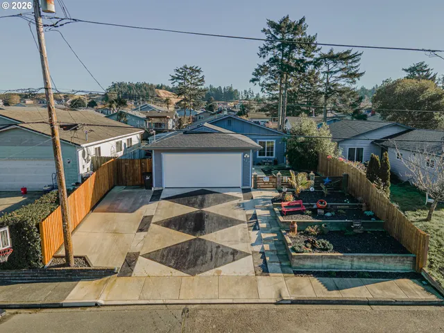 $365,000 | 975 Augustine Street, Coos Bay, OR 97420