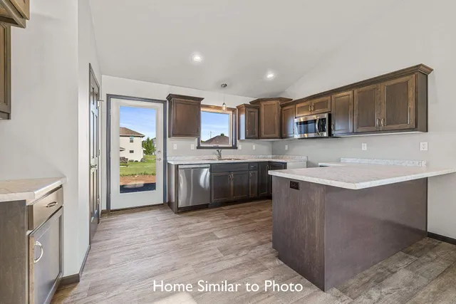 $384,900 | 1260 Putnam Drive, Pulaski, WI 54162