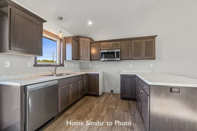 $384,900 | 1260 Putnam Drive, Pulaski, WI 54162