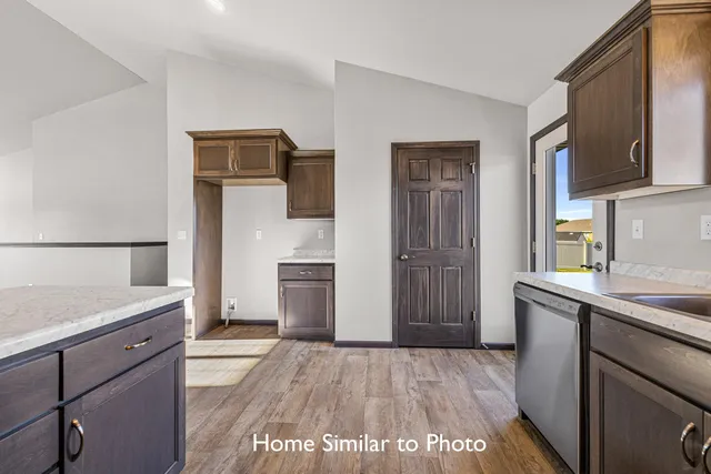 $384,900 | 1260 Putnam Drive, Pulaski, WI 54162