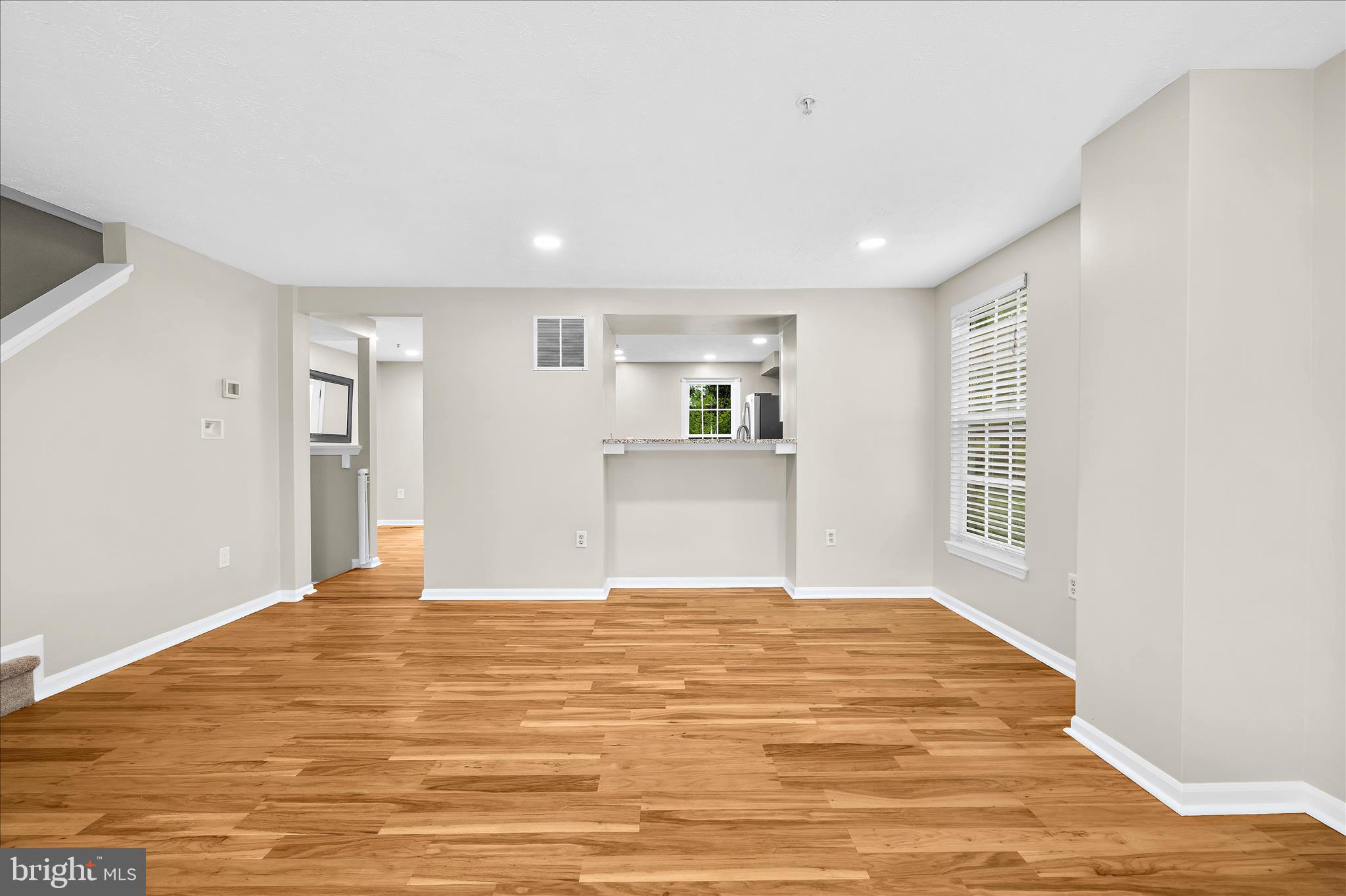 577 Quaker Ridge Court Arnold, MD 21012 - Photo 6 of 58 Spacious Living Room