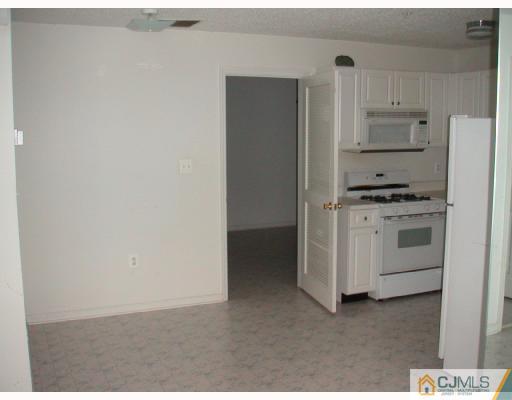 11 Prestwick Way Edison, NJ 08820 - Photo 4 of 9 Gallery Image 4