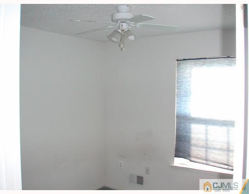 11 Prestwick Way Edison, NJ 08820 - Photo 5 of 9 Gallery Image 5