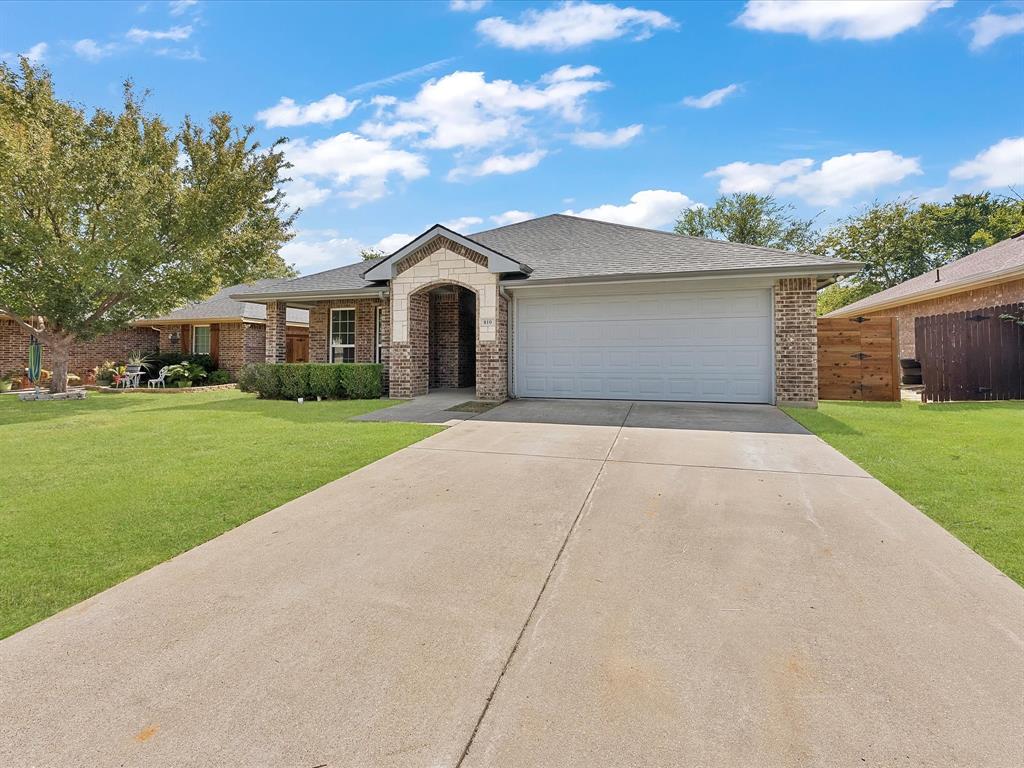 810 Ranch Road Dallas, TX 75253 - Photo 8 of 28 Ranch-style house with a shingled roof, a front lawn, and brick siding