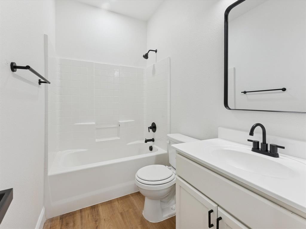 810 Ranch Road Dallas, TX 75253 - Photo 10 of 28 Full bathroom with shower combination, vanity, and light wood finished floors