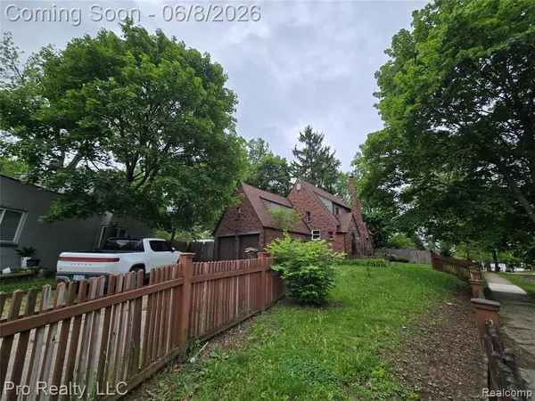 $199,999 | 135 Wenonah Drive, Pontiac, MI 48341