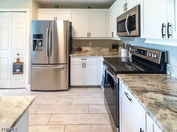 $2,500 | 23084 Lone Oak Drive, Estero, FL 33928