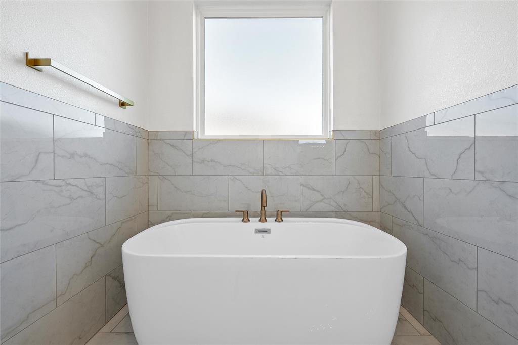 912 Gallant Fox Hewitt, TX 76643 - Photo 13 of 31 a white bath tub sitting in a bathroom