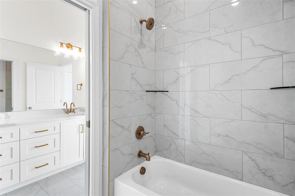 912 Gallant Fox Hewitt, TX 76643 - Photo 18 of 31 a bathroom with a bathtub and a shower