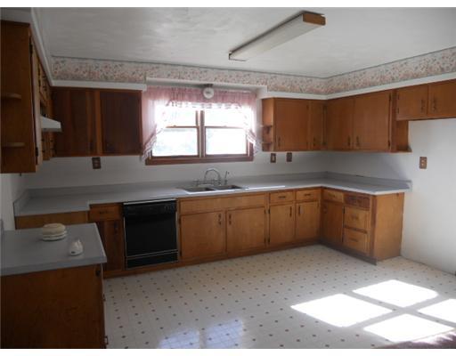 614 Mt Hope Ridge Road Claysville, PA 15323 - Photo 3 of 10 Kitchen.