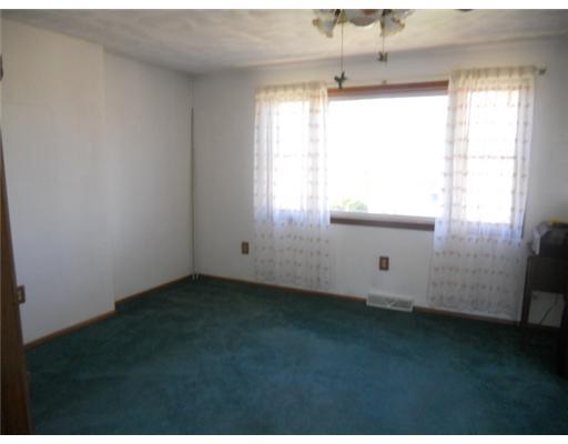 614 Mt Hope Ridge Road Claysville, PA 15323 - Photo 4 of 10 Living Room.