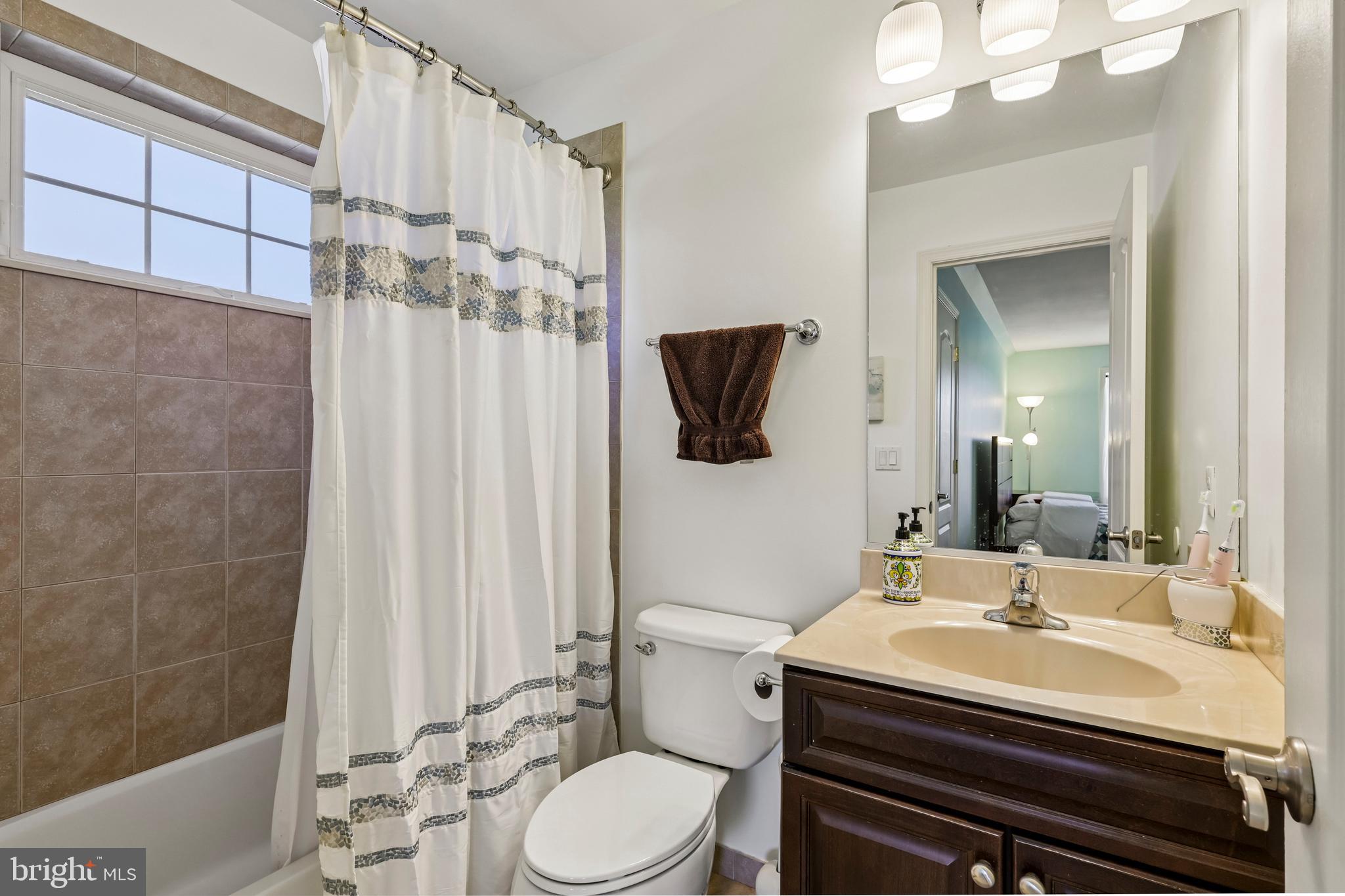 41 Emerald Road Robbinsville, NJ 08691 - Photo 45 of 69 En-suite bathroom 4