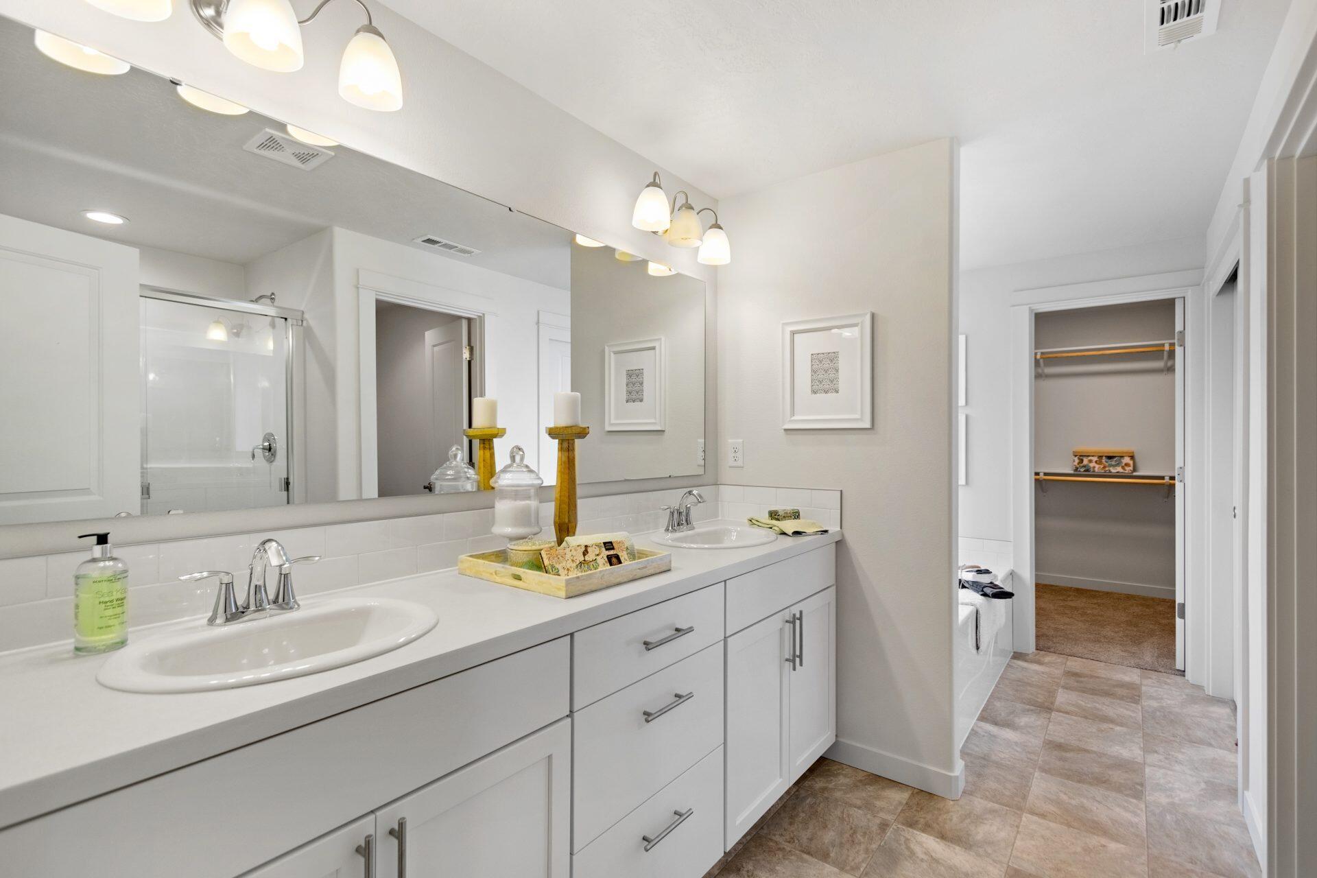 764 North Reed Street Sisters, OR 97759 - Photo 6 of 13 Timberline - Master Bathroom 2
