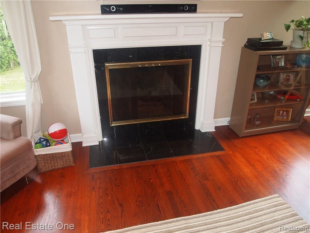 29950 Richmond Road Farmington, MI 48334 - Photo 5 of 36 P1016681.JPG