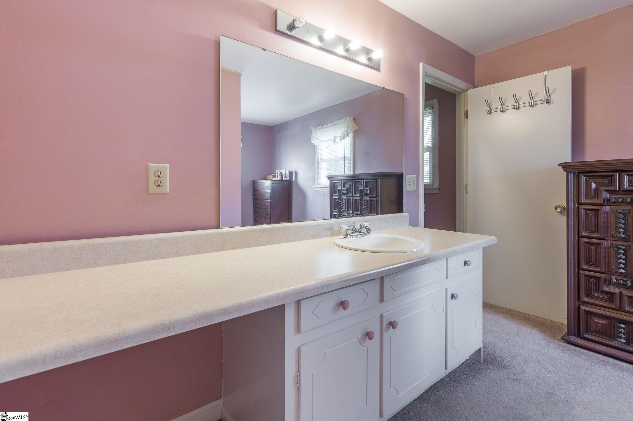 307 Garrett Street Mauldin, SC 29662 - Photo 10 of 34 Gallery Image 10