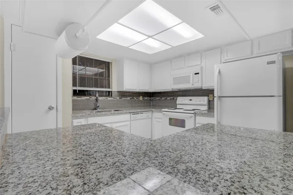 $169,990 | 14911 Wunderlich Drive, Unit 609, Houston, TX 77069