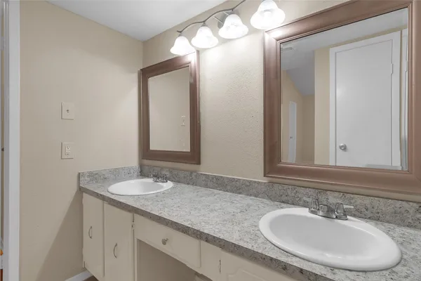 $169,990 | 14911 Wunderlich Drive, Unit 609, Houston, TX 77069