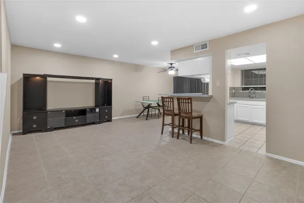 $169,990 | 14911 Wunderlich Drive, Unit 609, Houston, TX 77069