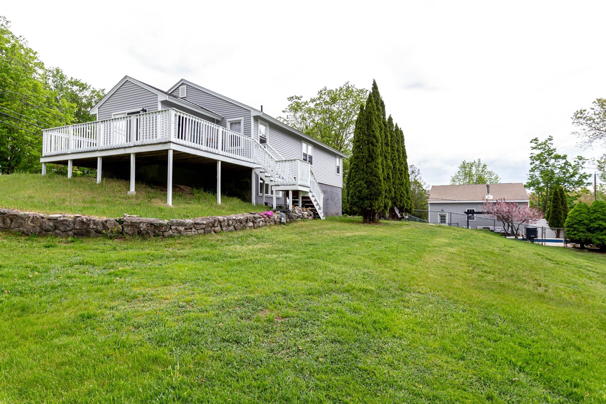 169 Marsh Road Pelham, NH 03076 - Photo 3 of 34