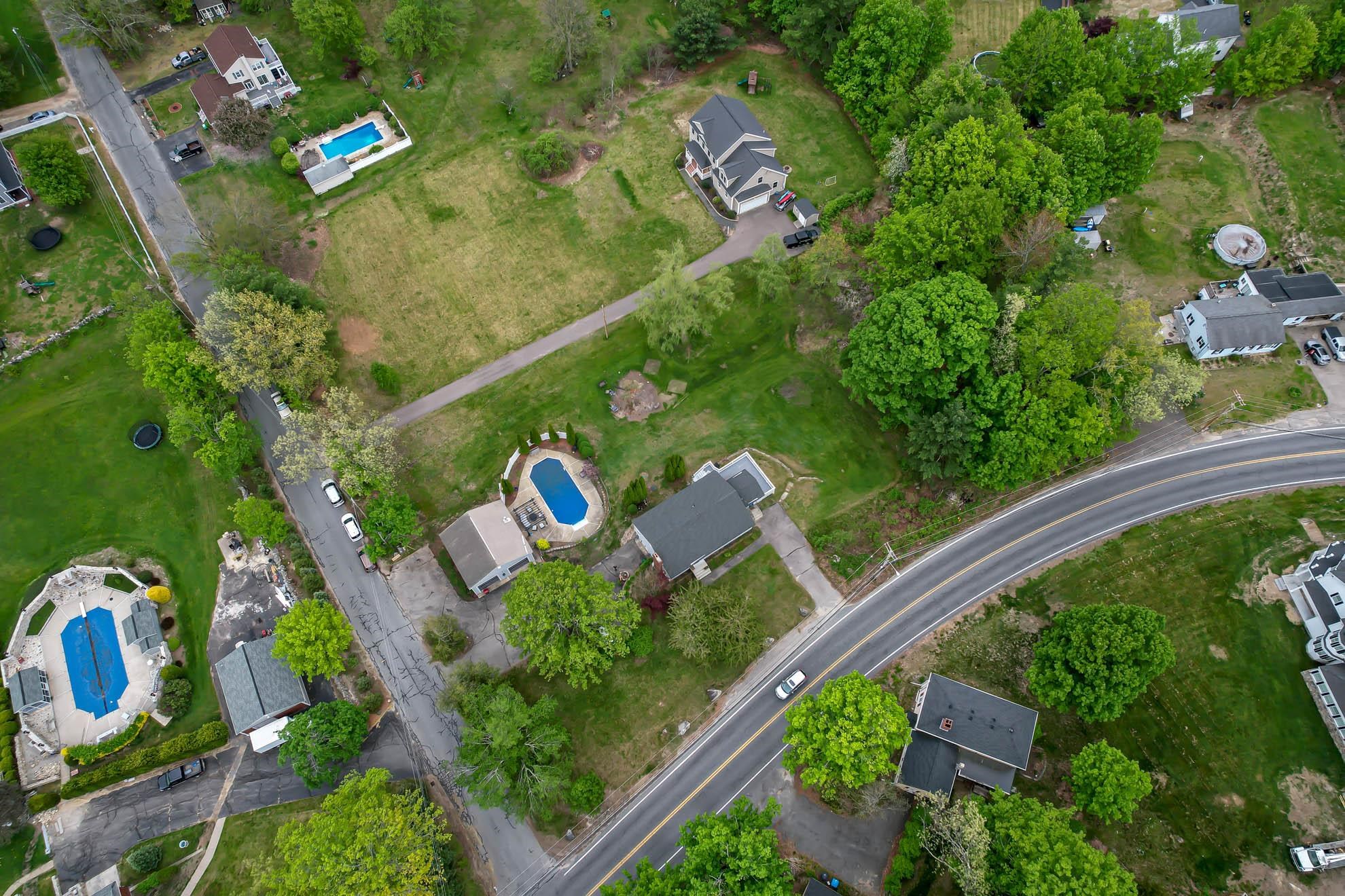 169 Marsh Road Pelham, NH 03076 - Photo 8 of 34