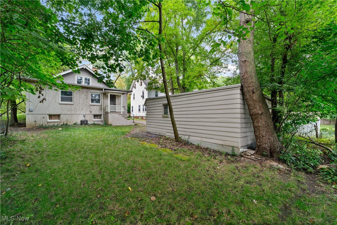 3165 Oak Road Cleveland, OH 44118 - Photo 30 of 30 View of green lawn