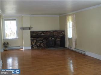 110 Locksley Road Glen Mills, PA 19342 - Photo 2 of 7 Living Room